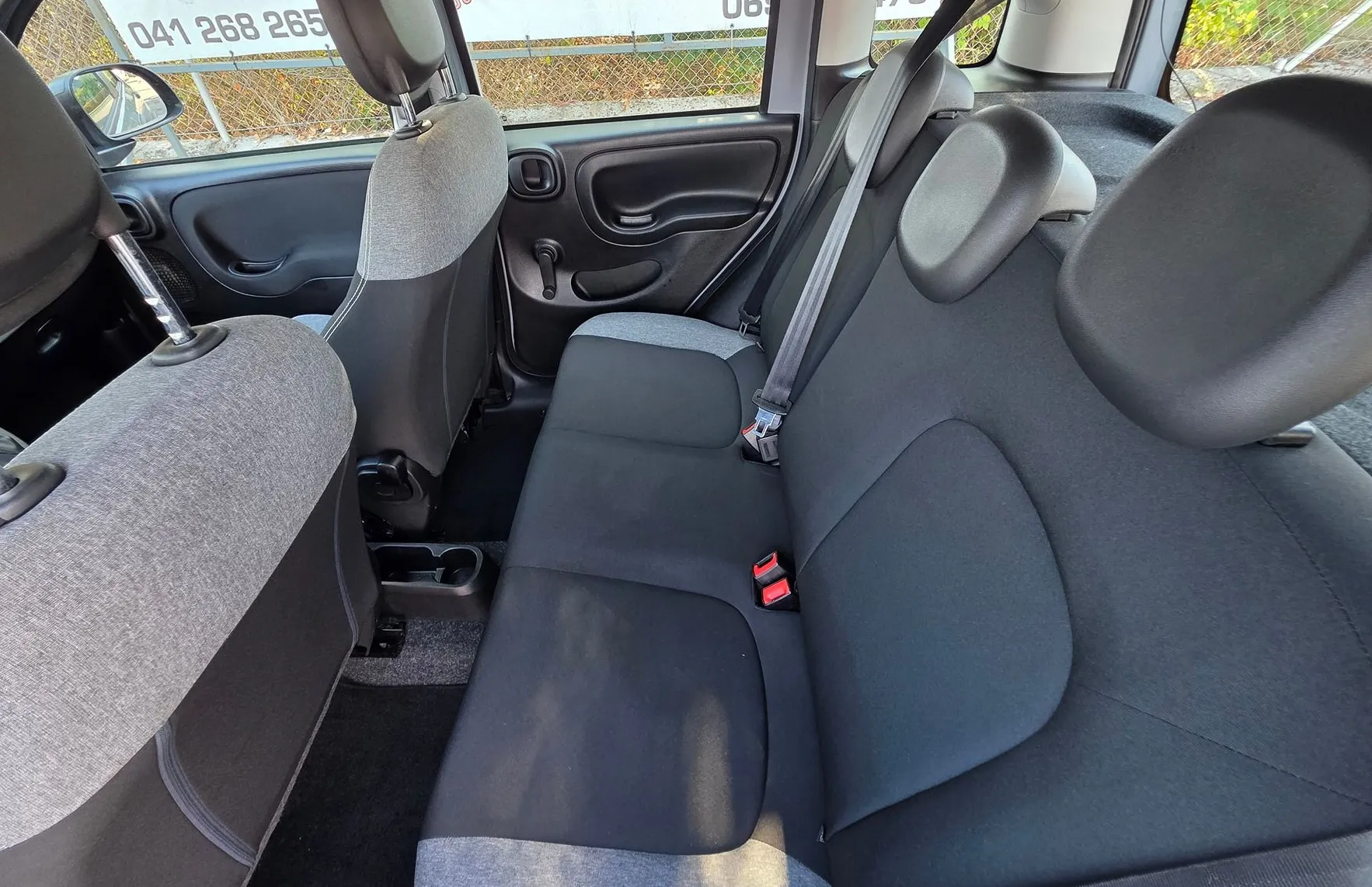 Zunanja slika - Fiat Panda - 1.0 HYBRID STREET ALU PLATIŠČA-KLIMA-1.LASTNIK - 14