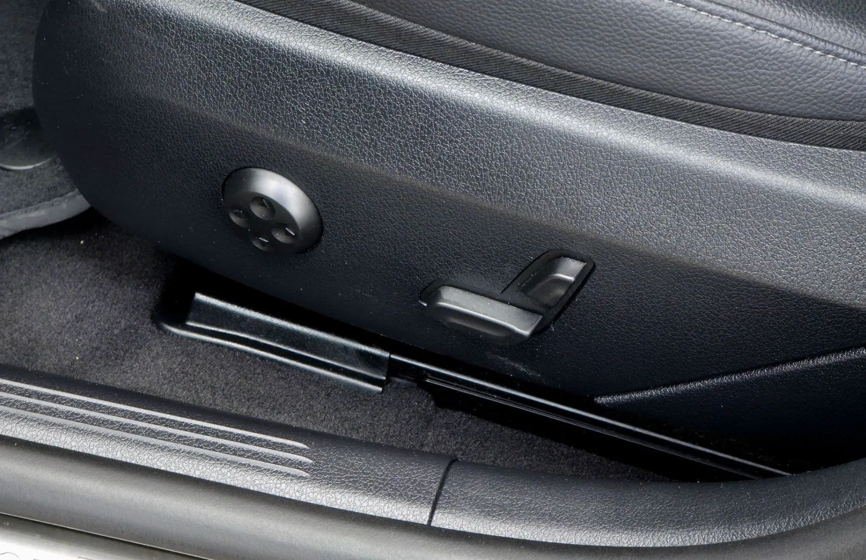 Zunanja slika - Mercedes-Benz C-Razred - C200d T Avantgarde FULLED•TEMP•AMBIENT•KAMER - 12