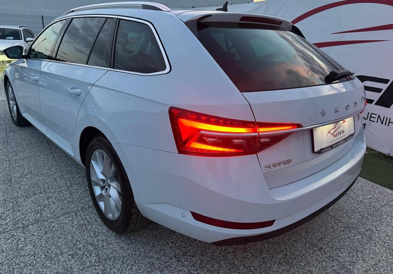 Zunanja slika - Škoda Superb - 2.0 TDI SportlineVIRTUL-ACC-VELIK SERVIS-DSGSERVIS - 3