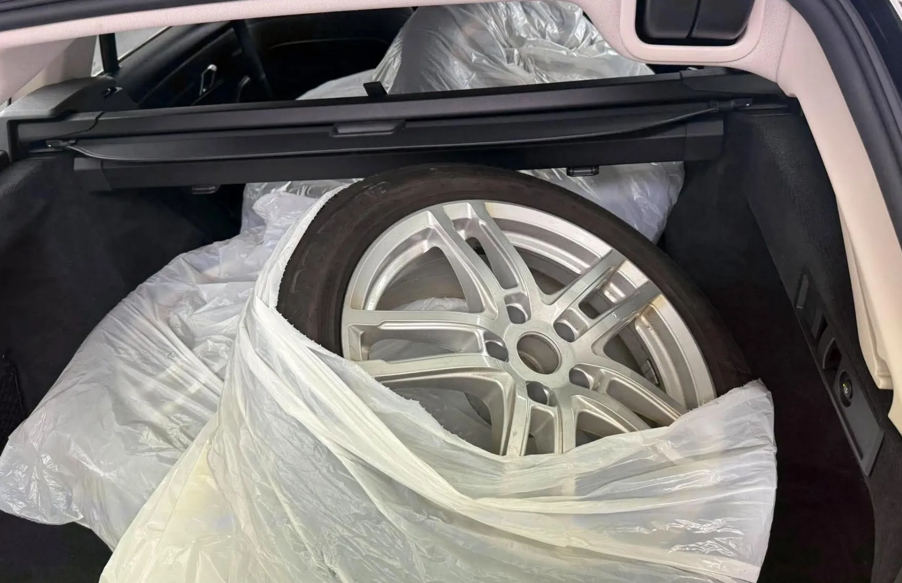Zunanja slika - BMW Serija 3 - Touring: 320d Touring Avt.NEMŠKI+4ALU.USNJE.KAMERA.LED.N - 16