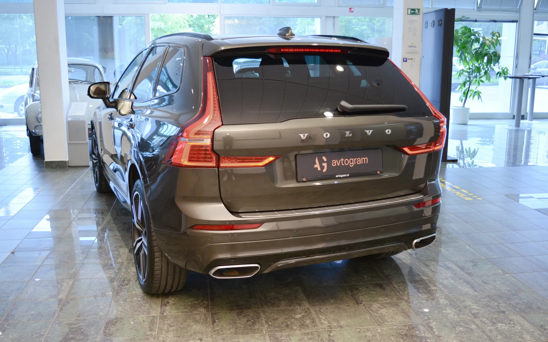 Zunanja slika - Volvo XC60 - D4 Avt. RDesign ACC-KLESS-KLJUKA-BLIS-HARMANKARDON - 5