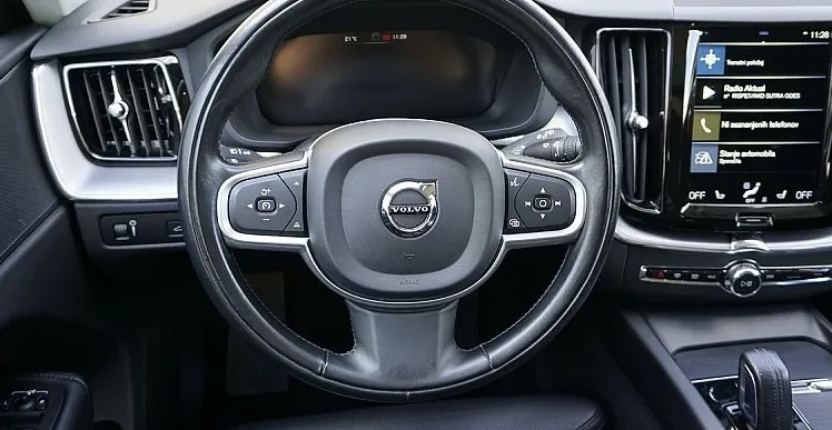 Zunanja slika - Volvo XC60 - B4D AWD AUT Momentum Pro+ACC+KAM.+12.MES.JAMSTVO - 13