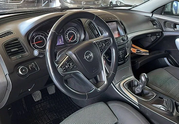 Zunanja slika - Opel Insignia - 2.0 CDTI  4+4 POGON VELIKO OPREME LEPO OHRANJEN - 4