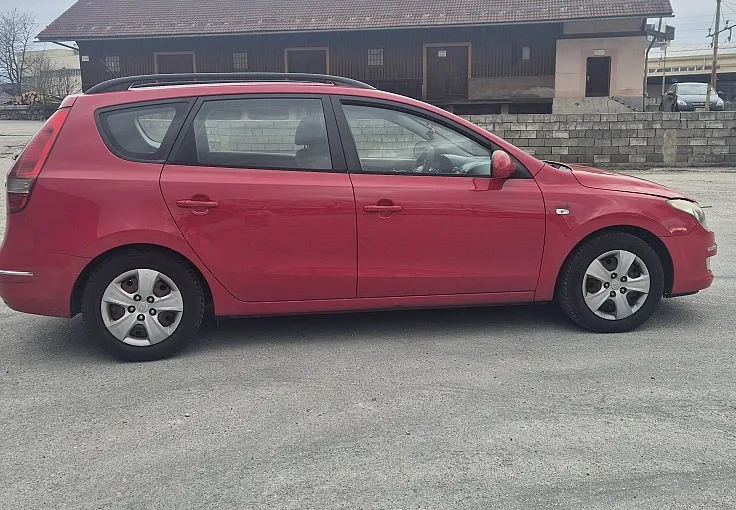 Zunanja slika - Hyundai i30 Wagon - 1.6 CRDI + UGODNO - 4