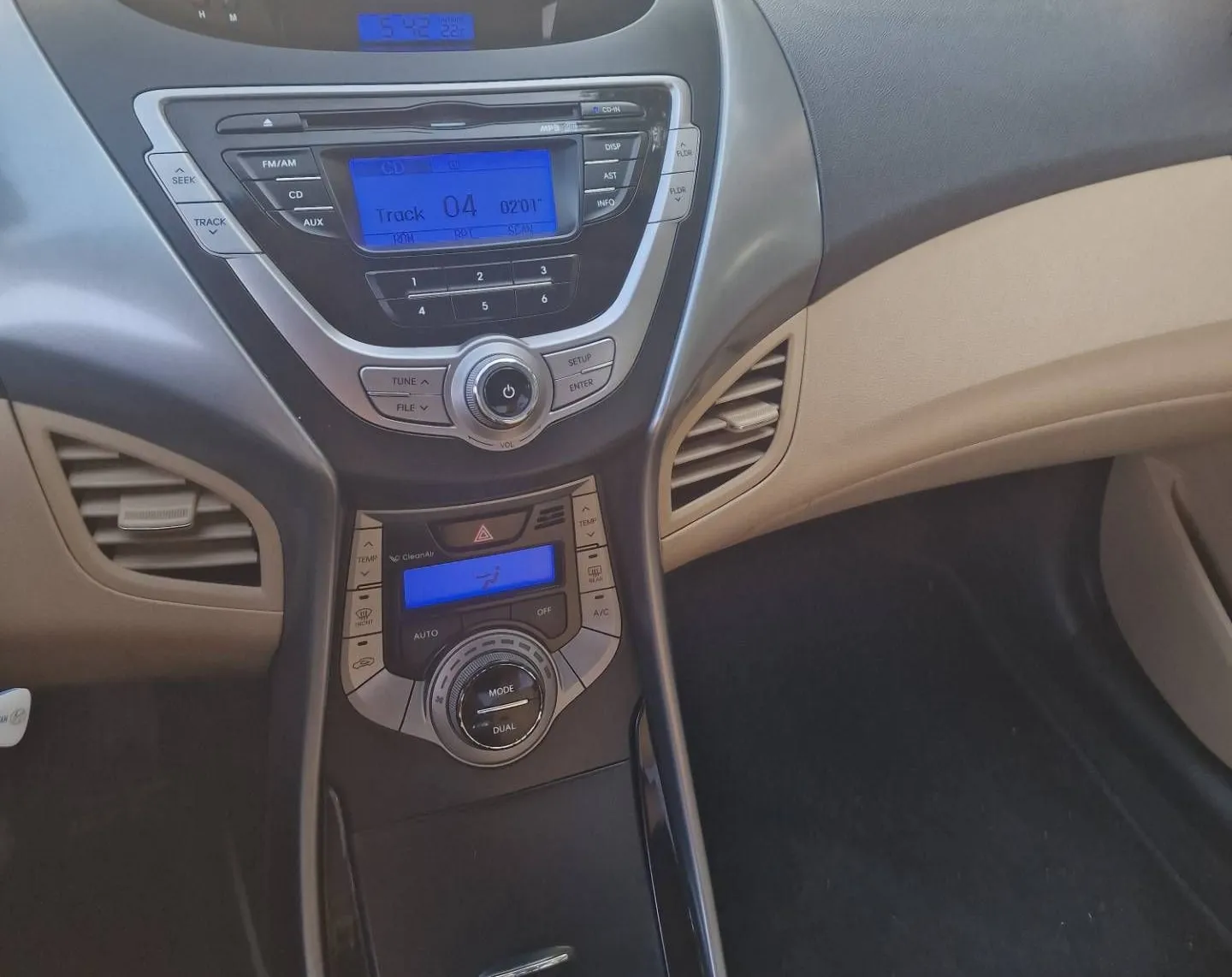 Zunanja slika - Hyundai Elantra - 1.6 MPI Life 1.LASTNIK SLO... - 4