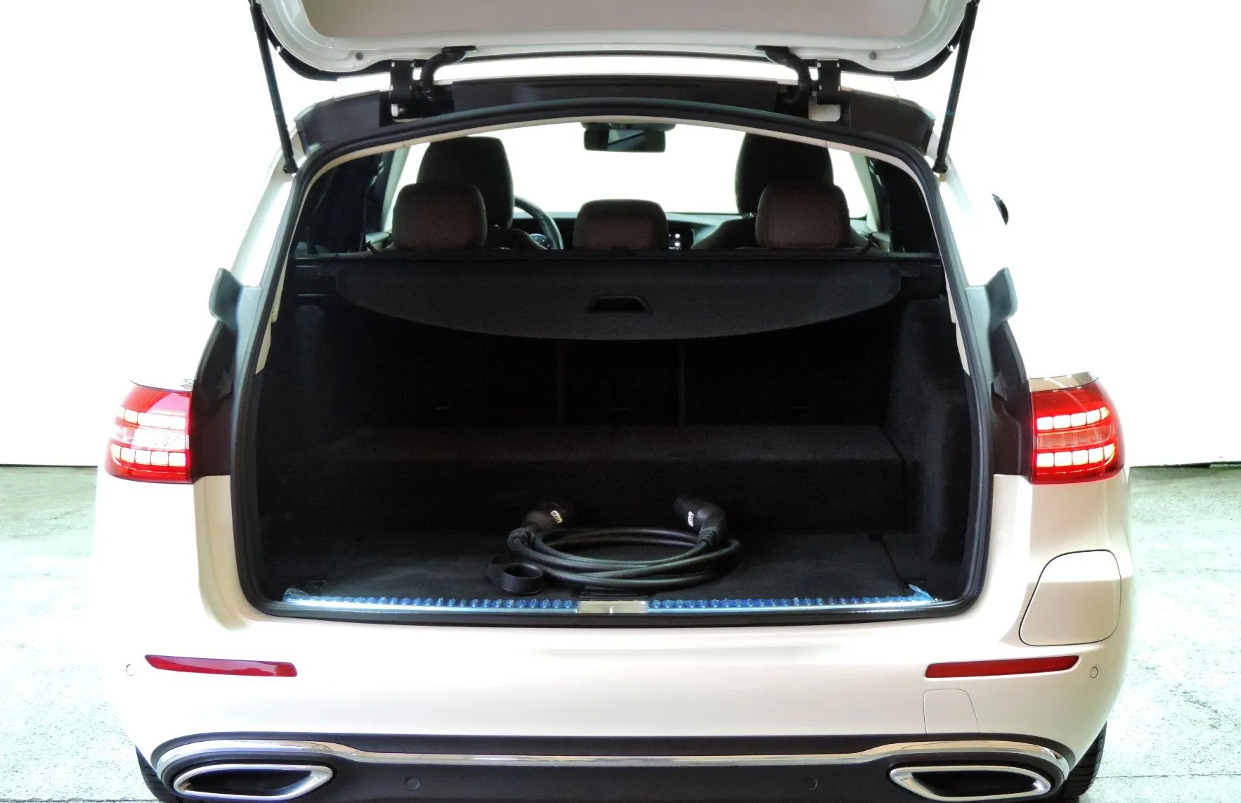 Zunanja slika - Mercedes-Benz E-Razred - E 300 de 4MATIC T  Avt. ACC-360-MRTVI KO - 20