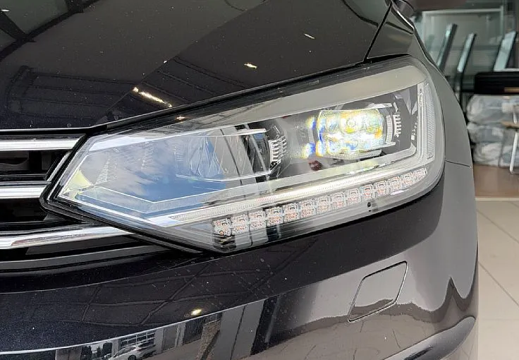 Zunanja slika - Volkswagen Touran - 1.5 TSI avt. Family 7 sedežev - 2