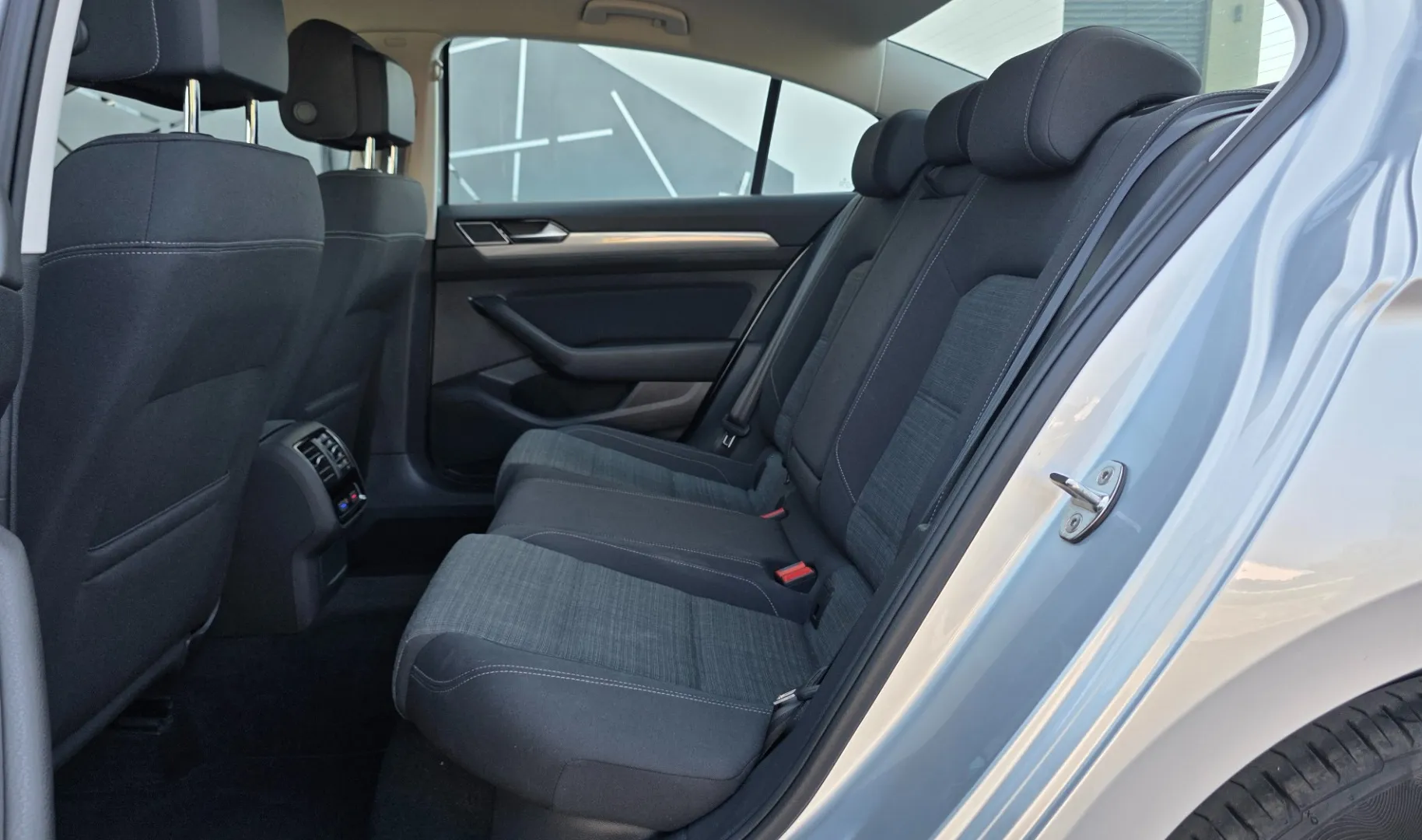 Zunanja slika - Volkswagen Passat - 2,0 TDI BMT Connect DSG - 11