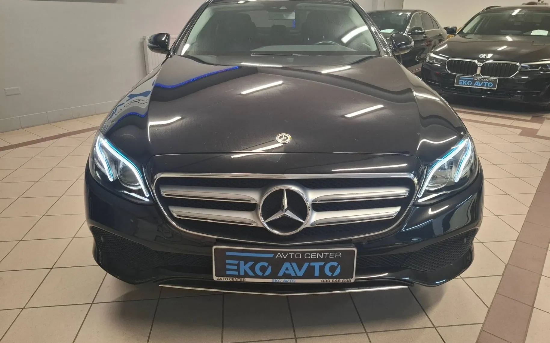 Zunanja slika - Mercedes-Benz E-Razred - E 220 d SAMO 83000KM-1LASTNIK-SLO-FUL LED-ALU 20 - 4