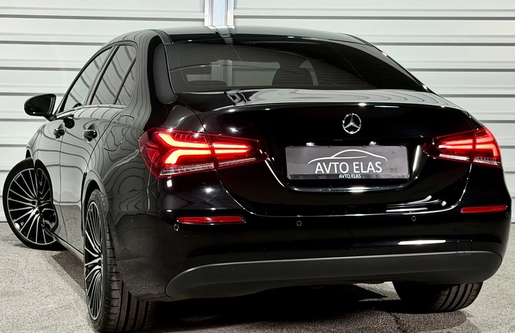 Zunanja slika - Mercedes-Benz A-Razred - LIMUZINA - AKTIVNI TEMP. - KAMERA - NAVI - LED ... - 4
