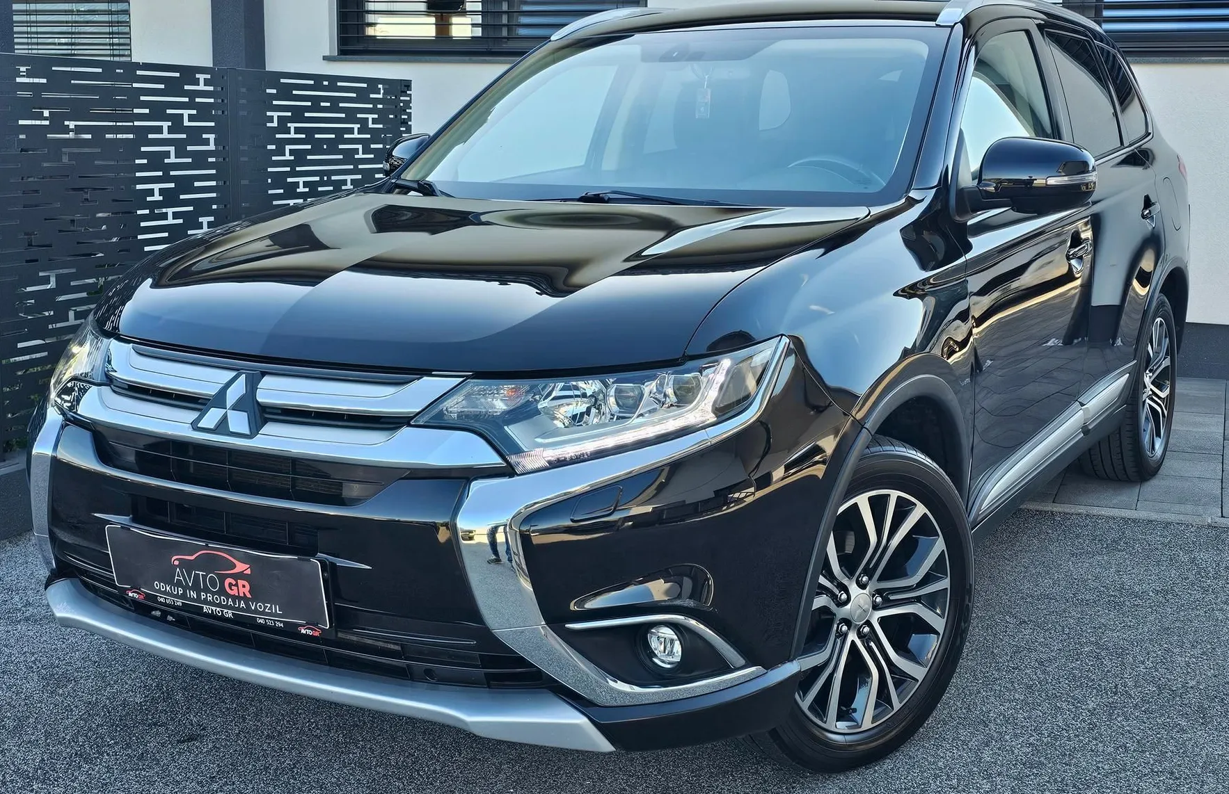Zunanja slika - Mitsubishi Outlander - 4WD 2.2 DI-D Instyle+ Avt.-le 104.000km-Odličen- - 15