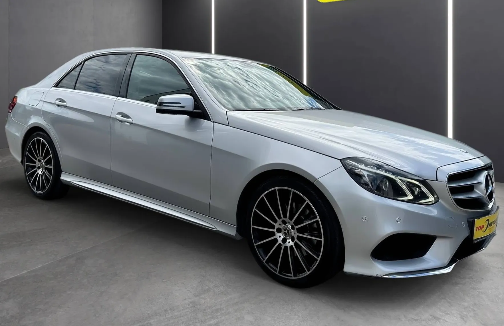 Zunanja slika - Mercedes-Benz E-Razred - 300 BLUETEC HYBRID LED NAVI PDC KAMERA TEM TOP - 10