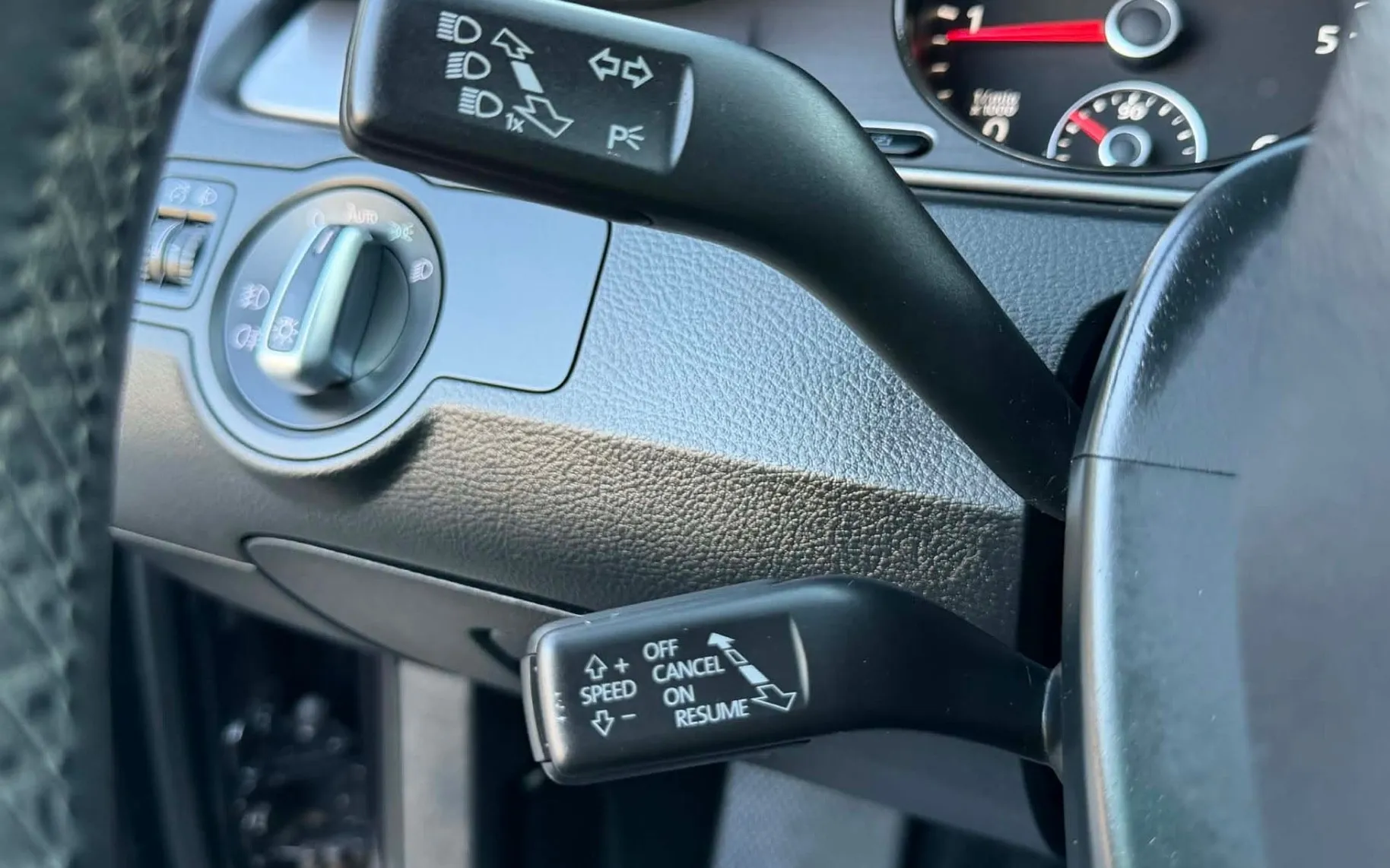 Notranja slika - Volkswagen Passat - 2.0 TDI-LIZING ZA TUJCE-PDC-TEMPOMAT-ODLIČEN- - 11