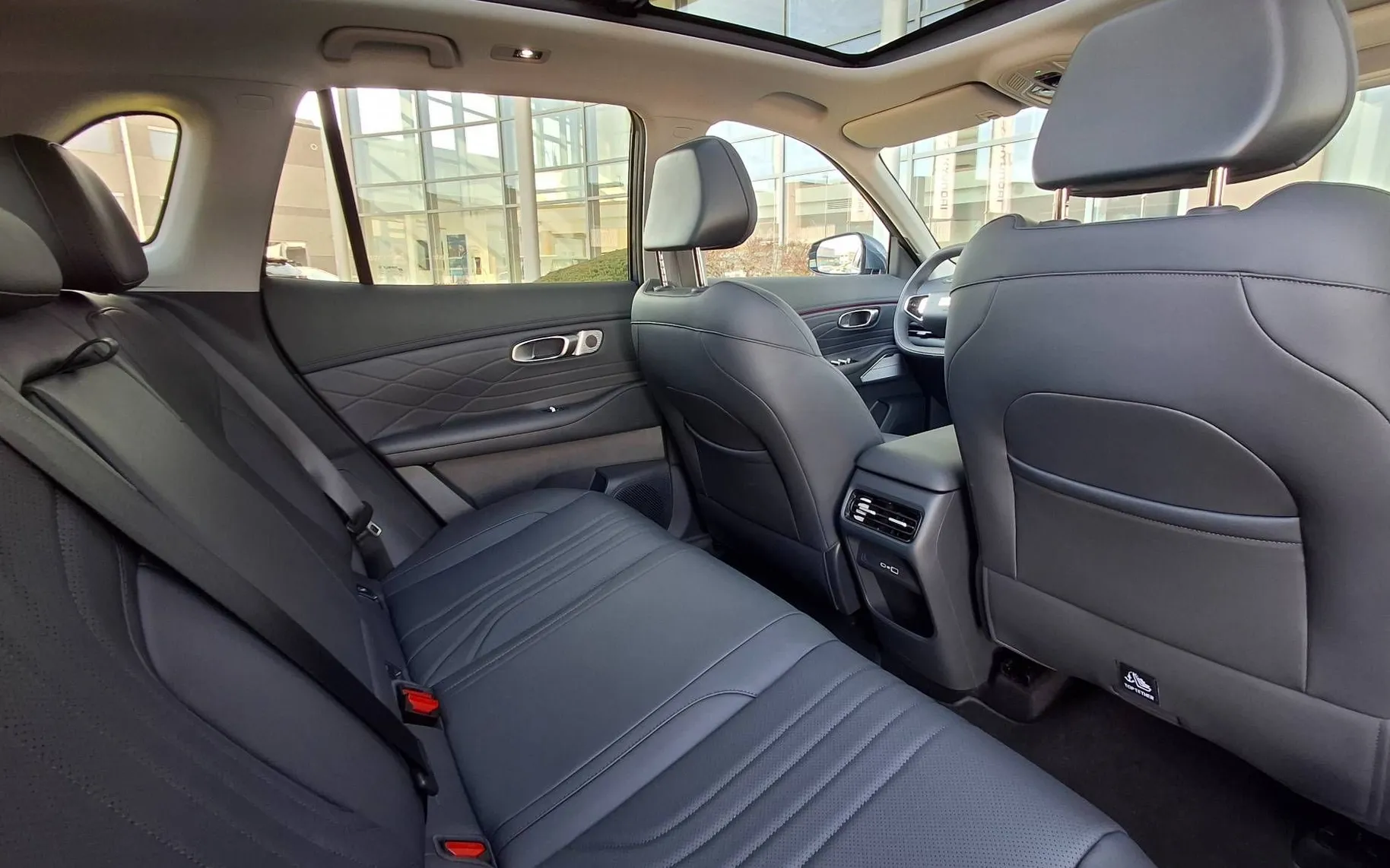 Zunanja slika - Geely StarRay - EM-i 1.5 PHEV 7DCT MAX - 12