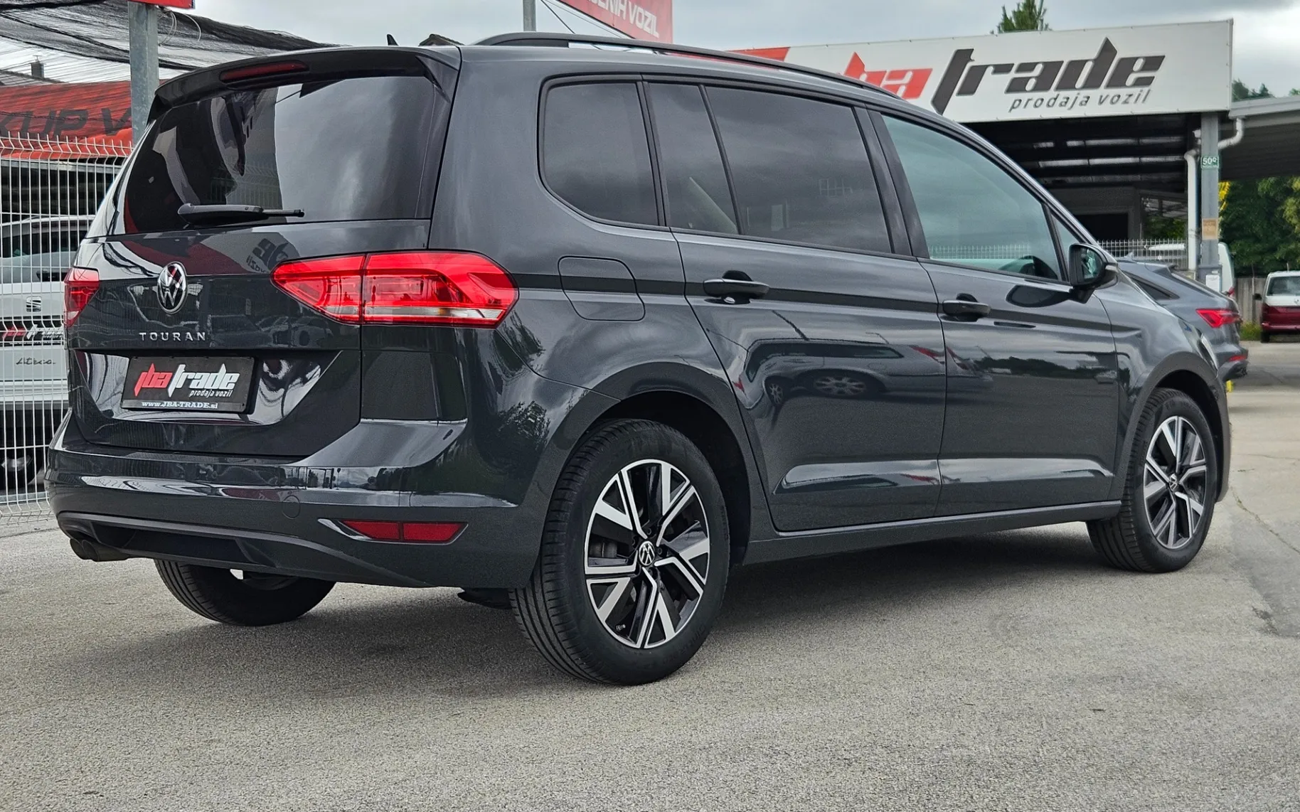Zunanja slika - Volkswagen Touran - 2,0 TDI BMT Family DSG - 4