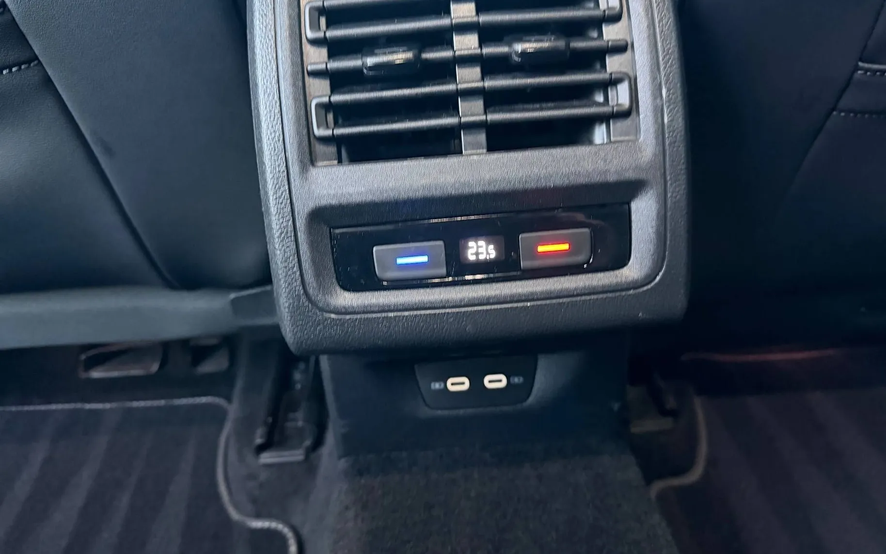 Notranja slika - Volkswagen Golf - 1.5 eTSI ACT R-Line DSG-Panorama-18 COL-IQ Light.. - 9