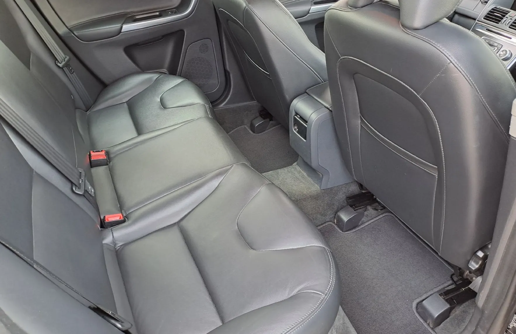 Zunanja slika - Volvo XC60 - FWD D4 Kinetic - 5