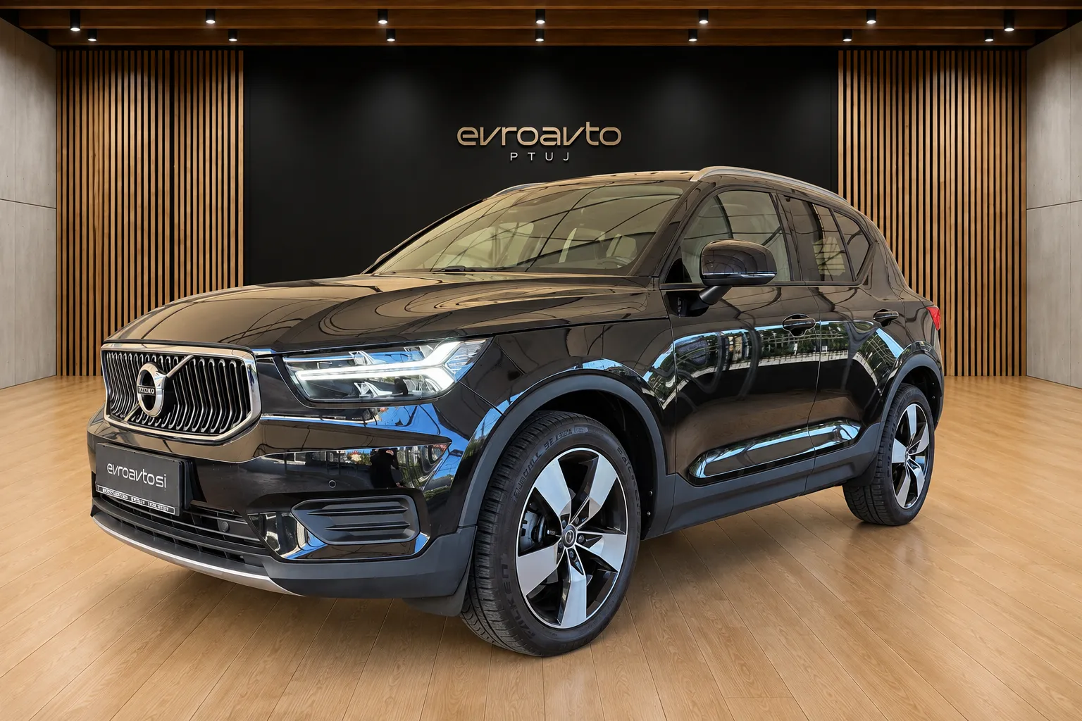 Zunanja slika - Volvo XC40 - D3 Momentum Avt.Radarski temp.  ACC -Kamera - 2