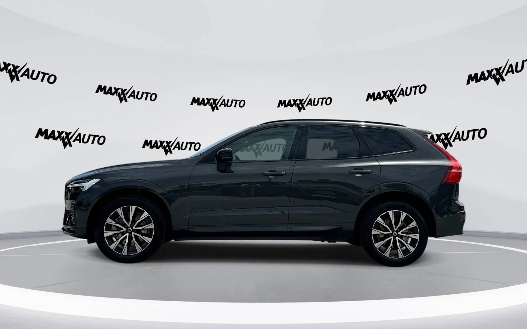 Notranja slika - Volvo XC60 - B4D AWD Plus Dark Avt. - 8
