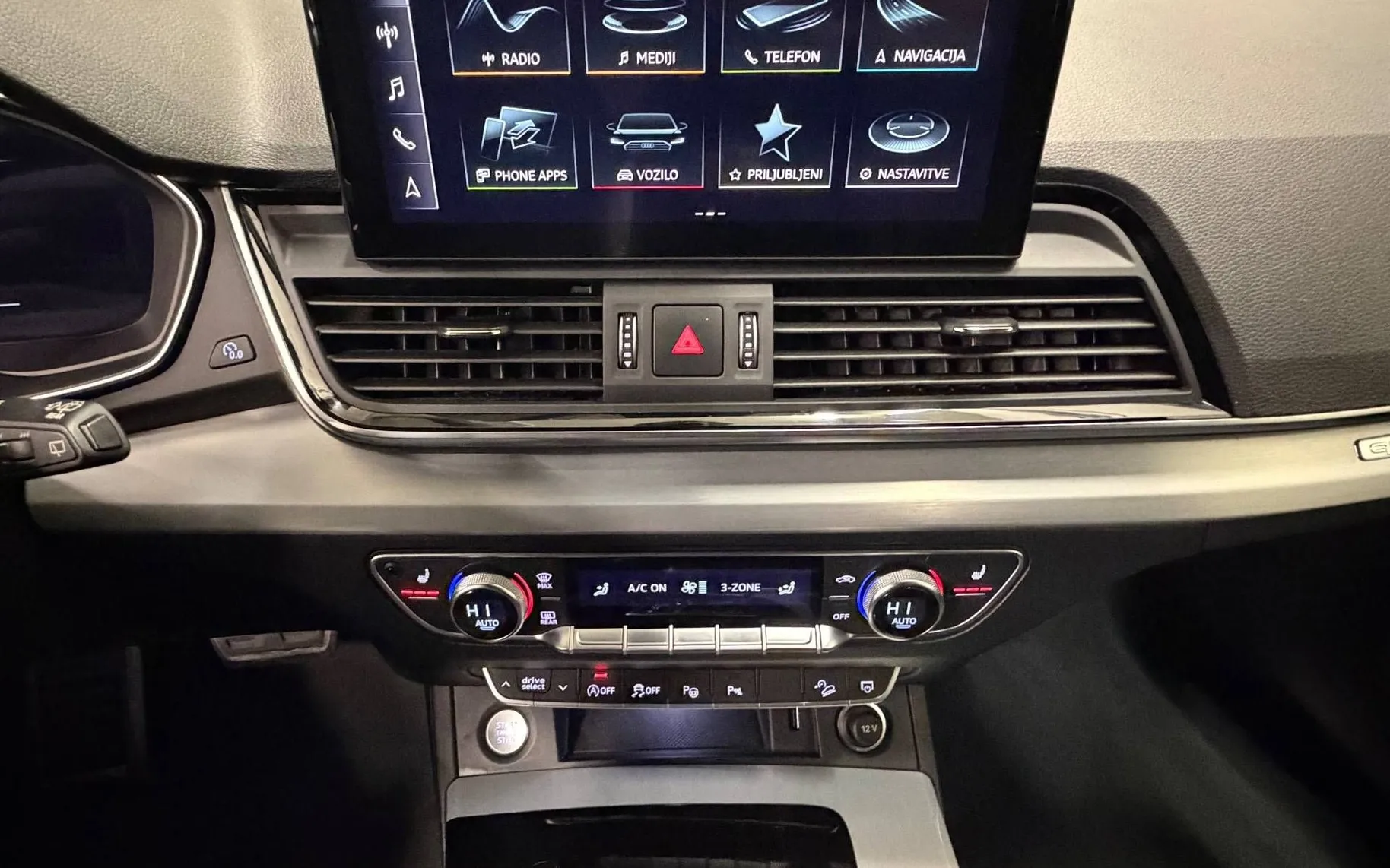 Notranja slika - Audi Q5 - quattro 50 TDI S line-LED-Mrtvi kot-360 kam - 11