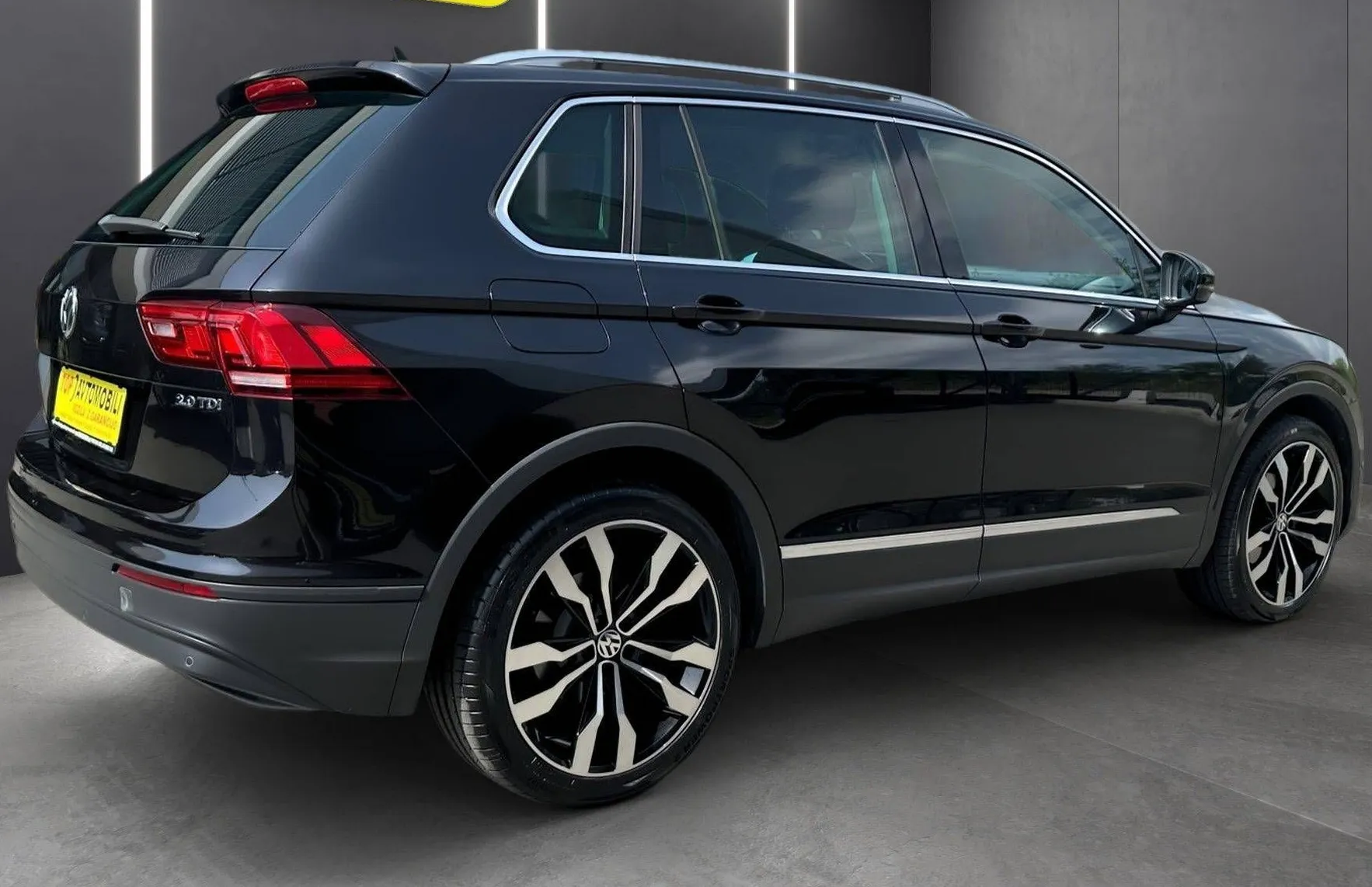 Zunanja slika - VW Tiguan - 2.0 TDI 20COL R-LINE LED NAVI PDC RADARSKI TEM T - 9