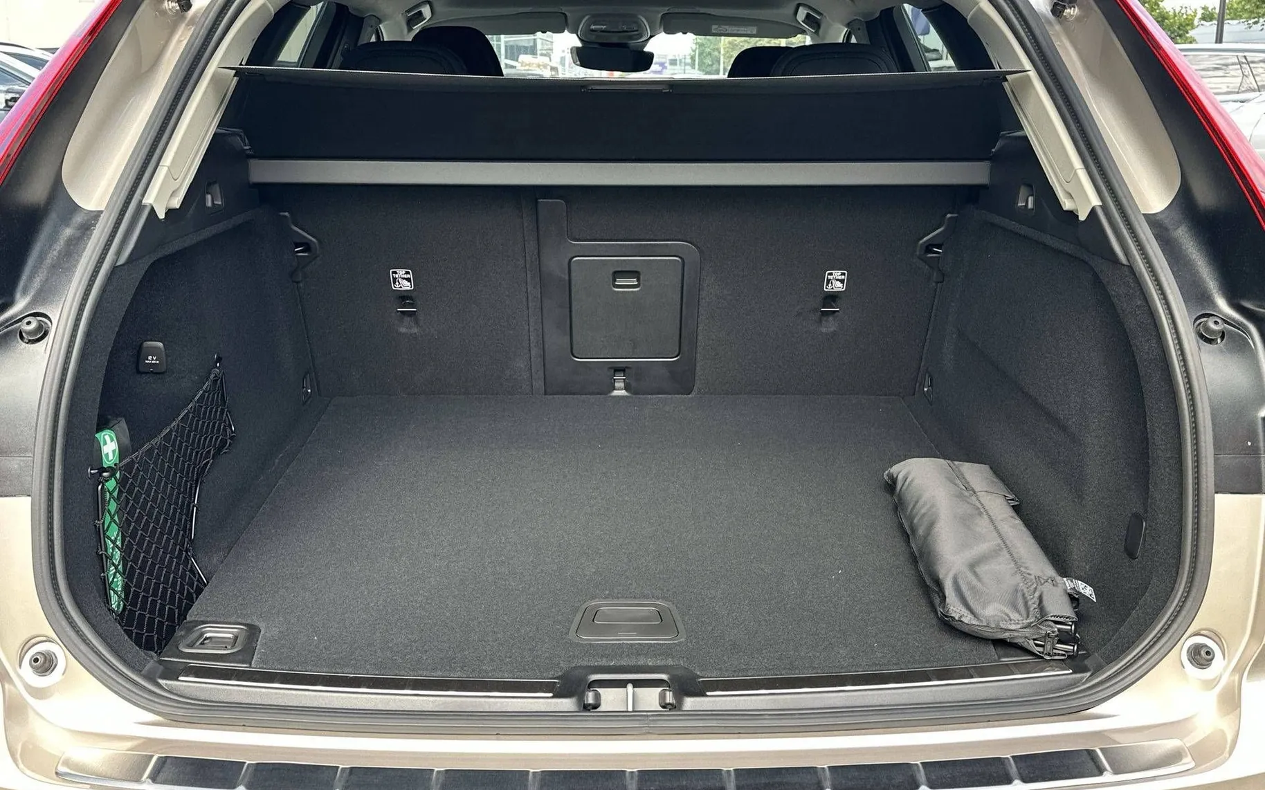 Notranja slika - Volvo XC60 - B5 P AWD Plus Dark Avt. - 12