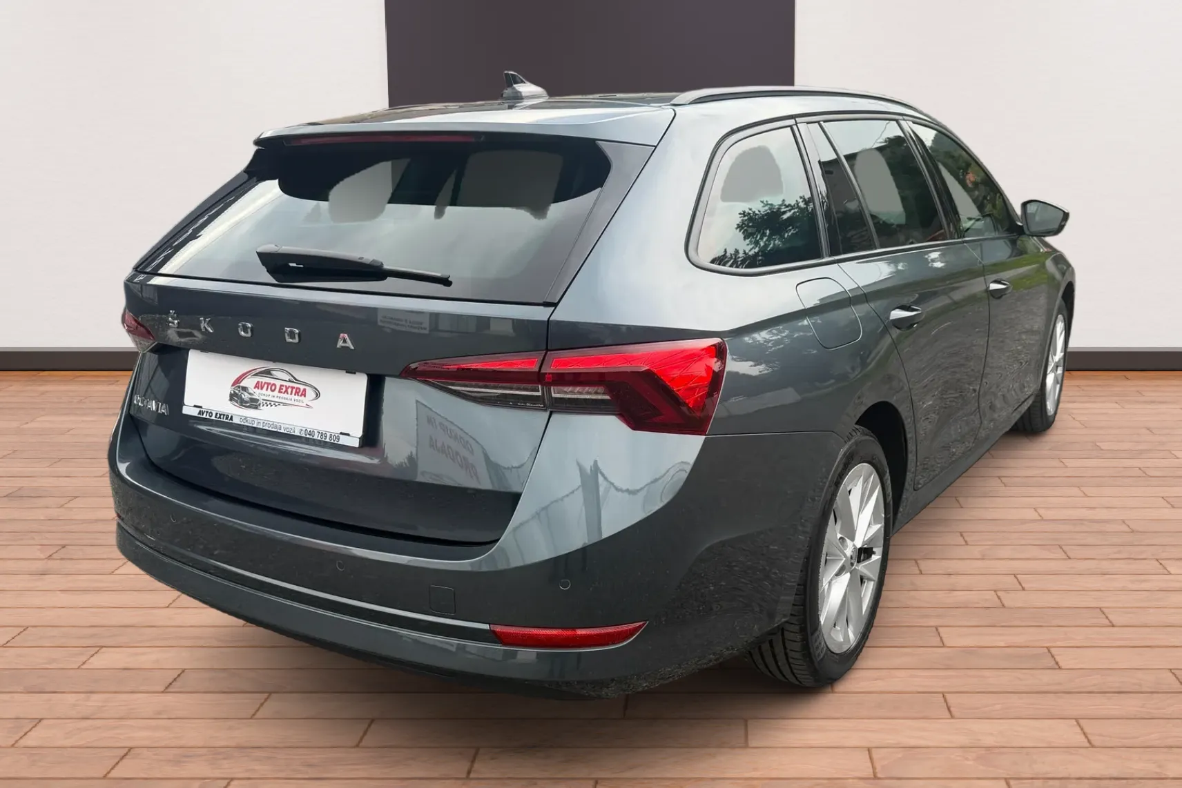Zunanja slika - Škoda Octavia - Combi 2,0 TDI Style DSG - 8