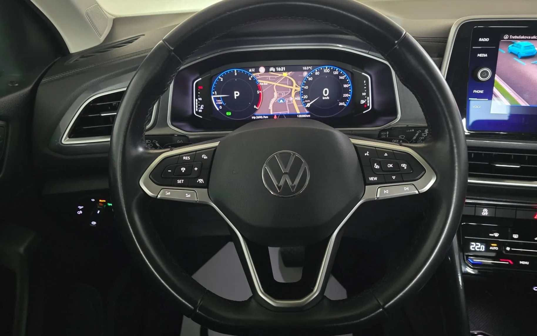 Notranja slika - Volkswagen T-Roc - 2.0 TDI Style DSG - IQ Light.virtual.kamera.asist - 12
