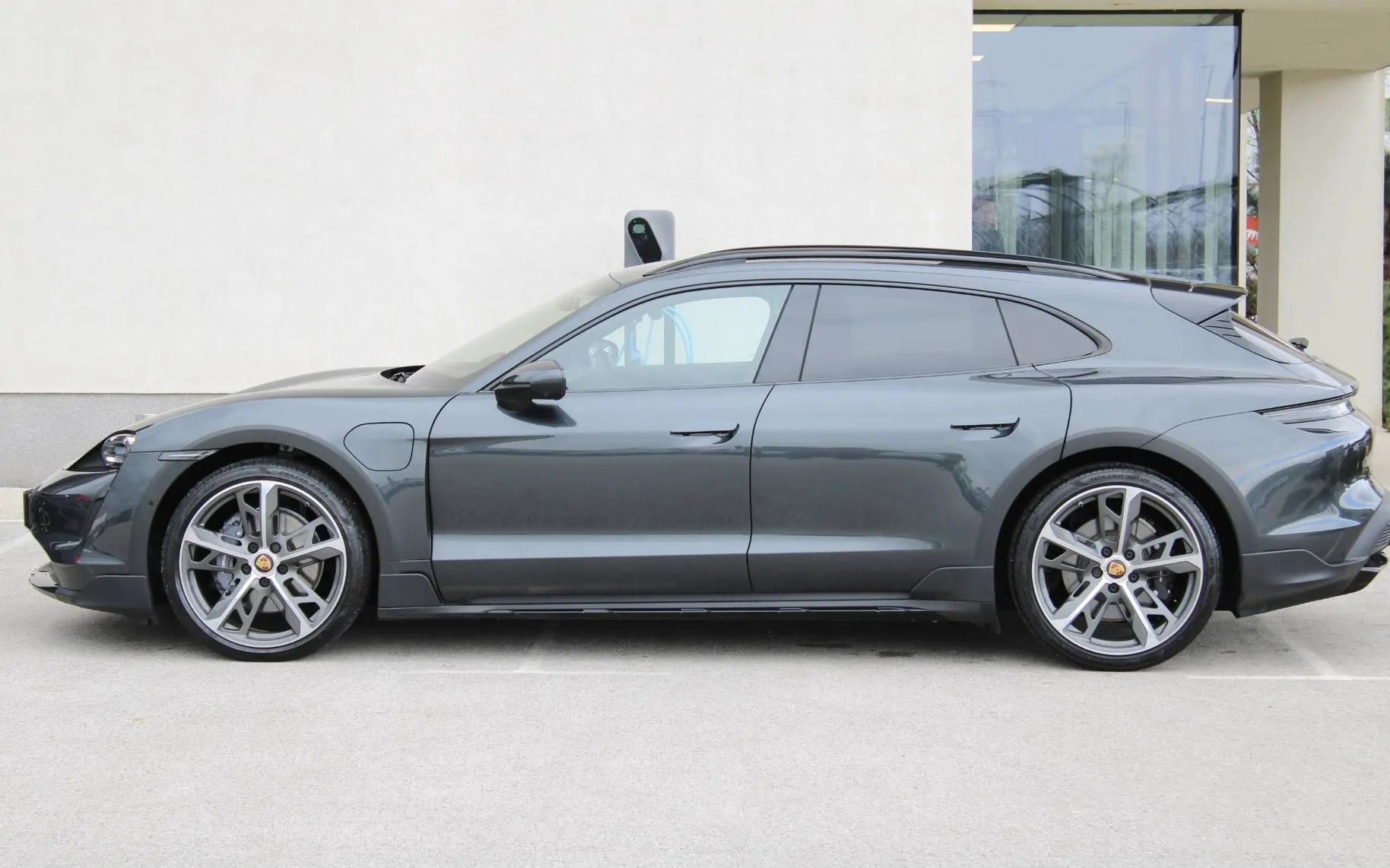 Zunanja slika - Porsche Taycan - 93KWH CROSS TURISMO LUFT HLAJ SED KAM360 MATRIX - 7