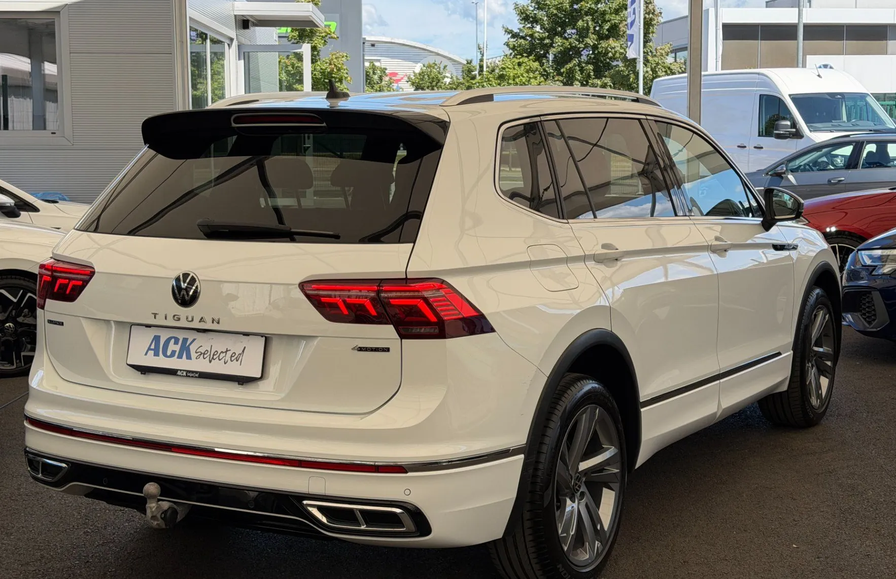 Zunanja slika - Volkswagen Tiguan Allspace - R-LINE 2.0 TDI 4M DSG VL.KLJUKA-MATRIX LED-KAMERA - 4