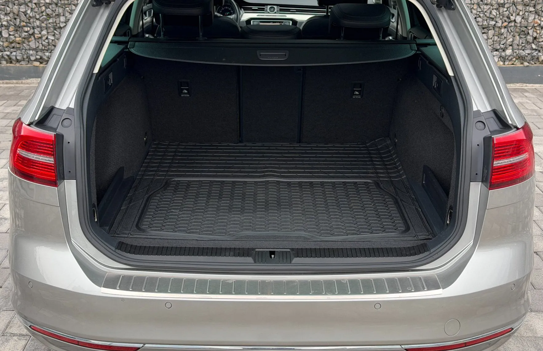 Zunanja slika - Volkswagen Passat - Variant 2.0 TDI Highline |PANO|POTRJ.SERV|KAM|GR.SED|NAVI - 17