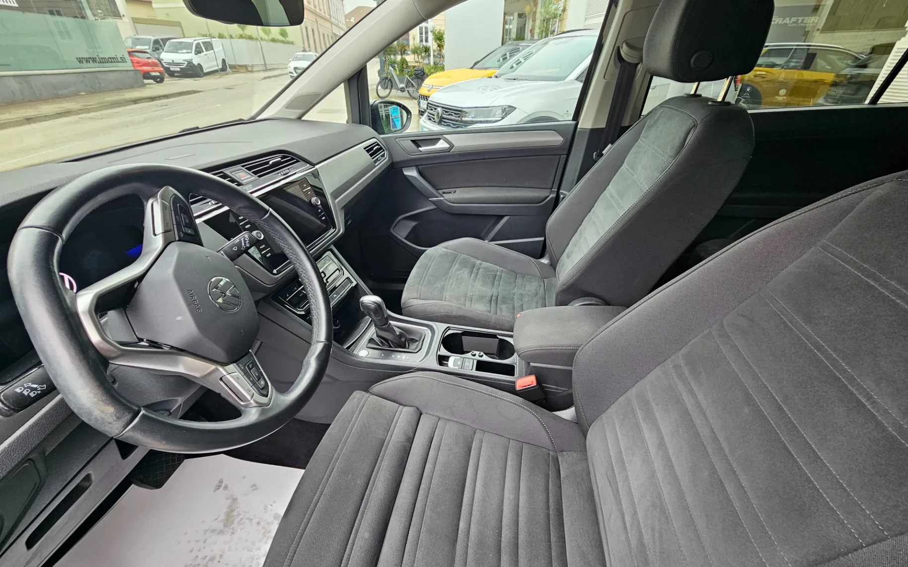 Zunanja slika - Volkswagen Touran - 2.0 TDI Family DSG - 7