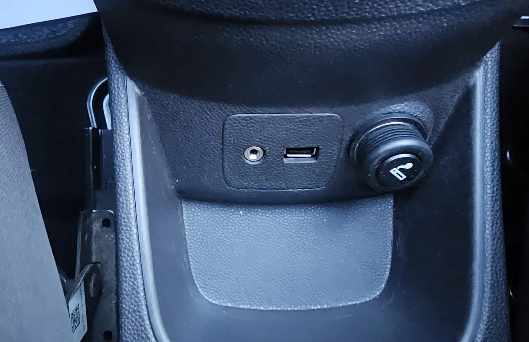 Zunanja slika - Ford Fiesta - 1.4 Trend|SLO|multifunkcija|AVTOklima|bluetooth|US - 14