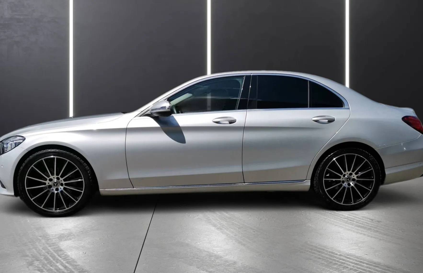 Zunanja slika - Mercedes-Benz C-Razred - 200d AMG LINE 19 COL MULTIBEAM VIRTUAL NAVI KAM - 3
