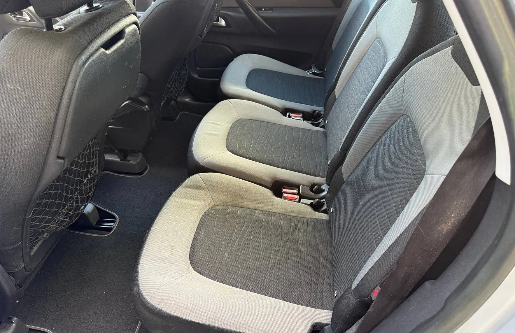 Zunanja slika - Citroën C4 - Picasso 1.6 e-HDi  NAVI PDC TEMPOMAT REDNO SERVISIRAN... - 17