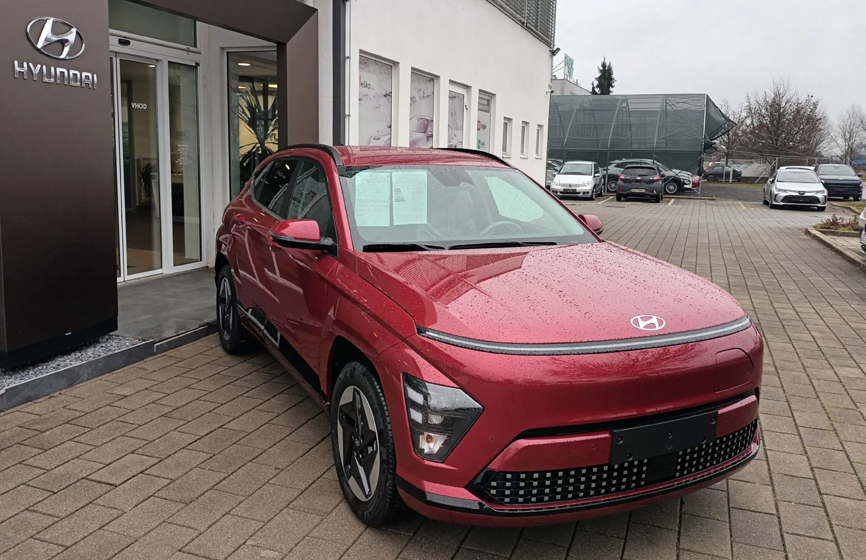 Zunanja slika - Hyundai Kona - BEV 48KWH PREMIUM   WINTER I.TOP.ČRP...... - 9