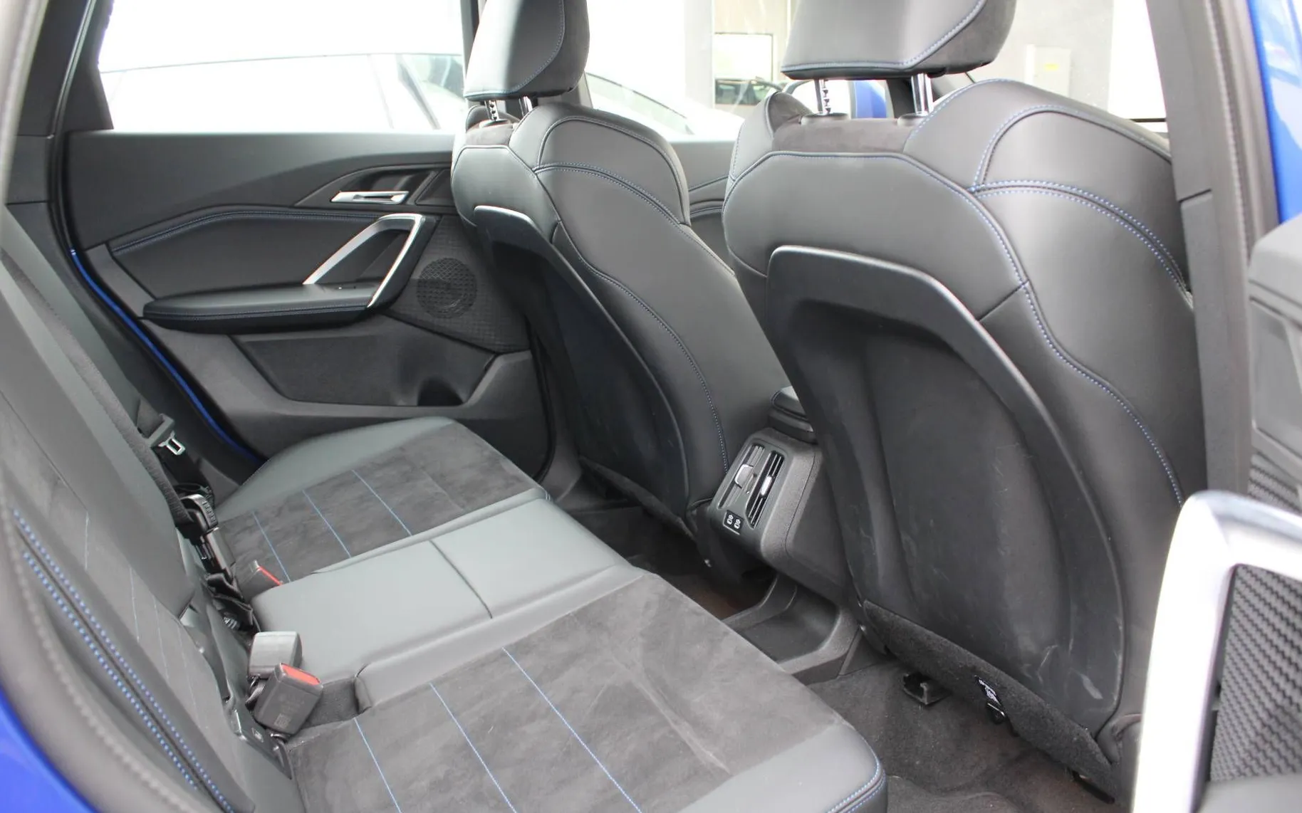 Zunanja slika - BMW X1 - serija :  sDrive18i  AT  M SPORT KAMERA KEYLESS LED - 14