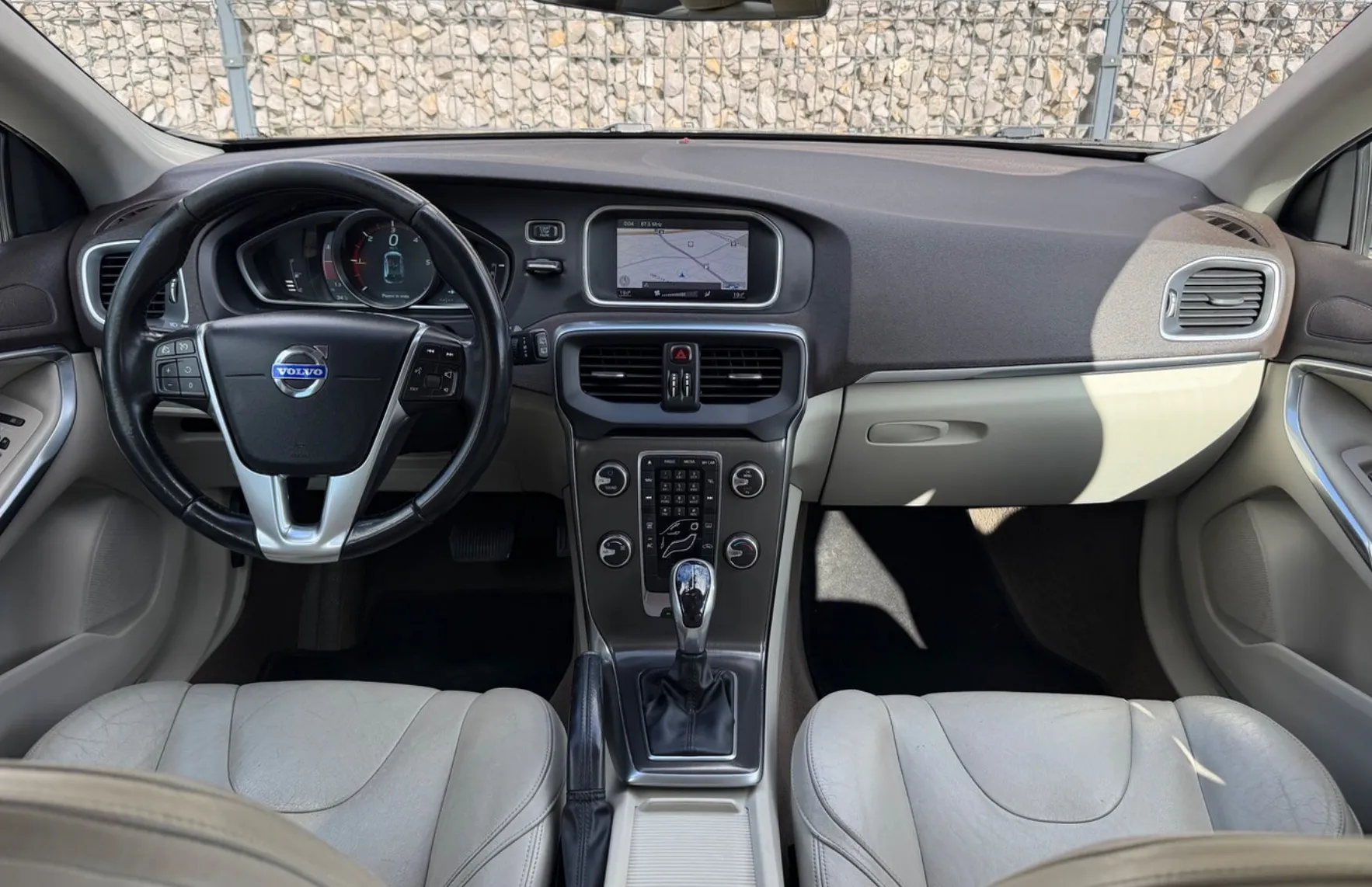 Zunanja slika - Volvo V40 - D2 Momentum AVT. |NAVI|PDC|USNJE| - 10