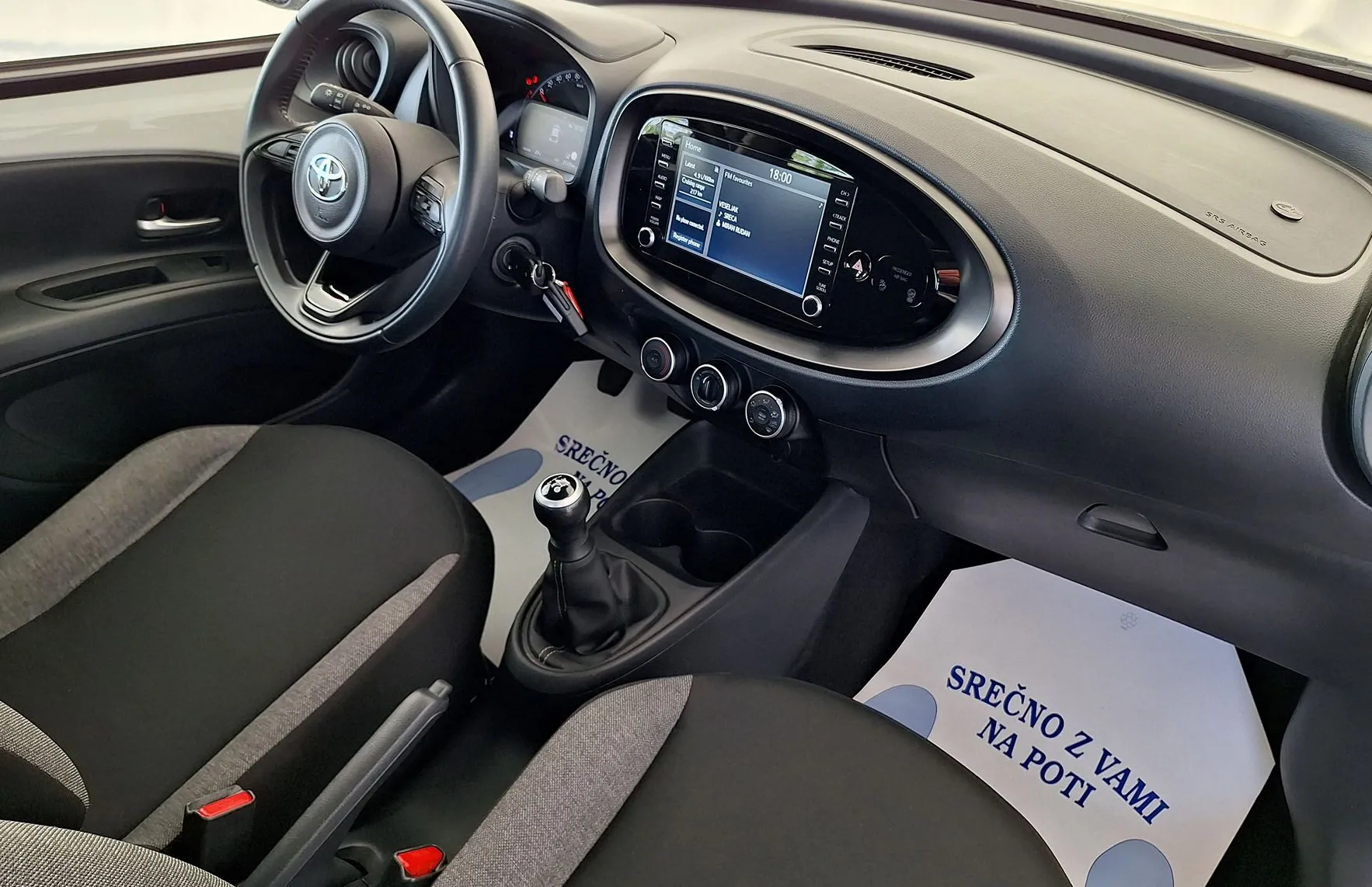 Zunanja slika - Toyota Aygo - 1.0 X-PLAY ALLOYS TOUCH •SLO•KAMERA•ACC• - 10