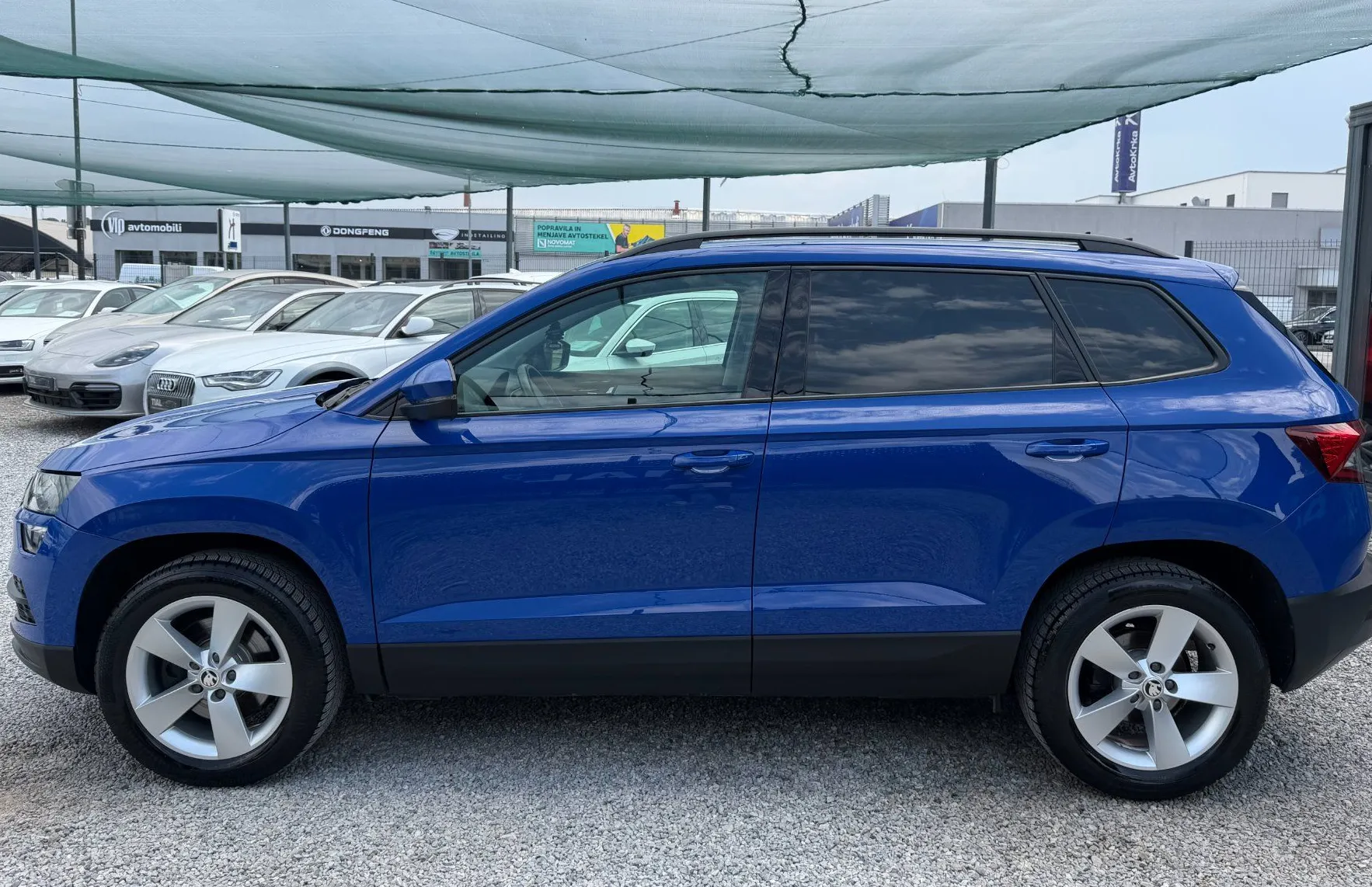Zunanja slika - Škoda Karoq - 4x4 2.0 TDI DSG VELIK SERVIS-17COL-TEMP.-SLO - 4