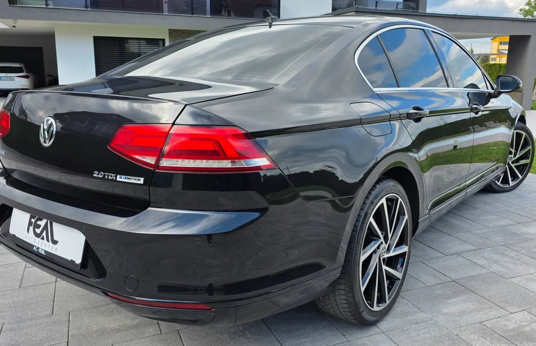 Zunanja slika - VW Passat - 2.0 TDI-AVT-VIRTUAL-LED-XENON-ACC-KAMERA-NAVI-PDC- - 4