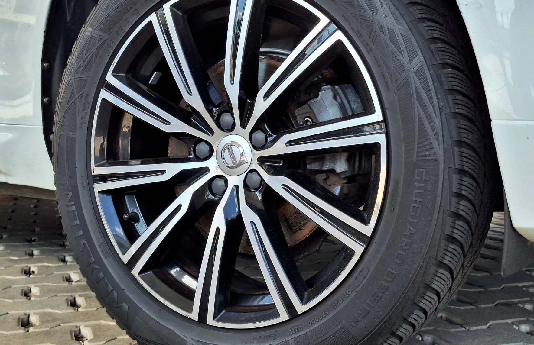 Zunanja slika - Volvo XC60 - D4 Inscription•VL.KLJUKA•MEMORY•SLOVENSKO POREKL.. - 7
