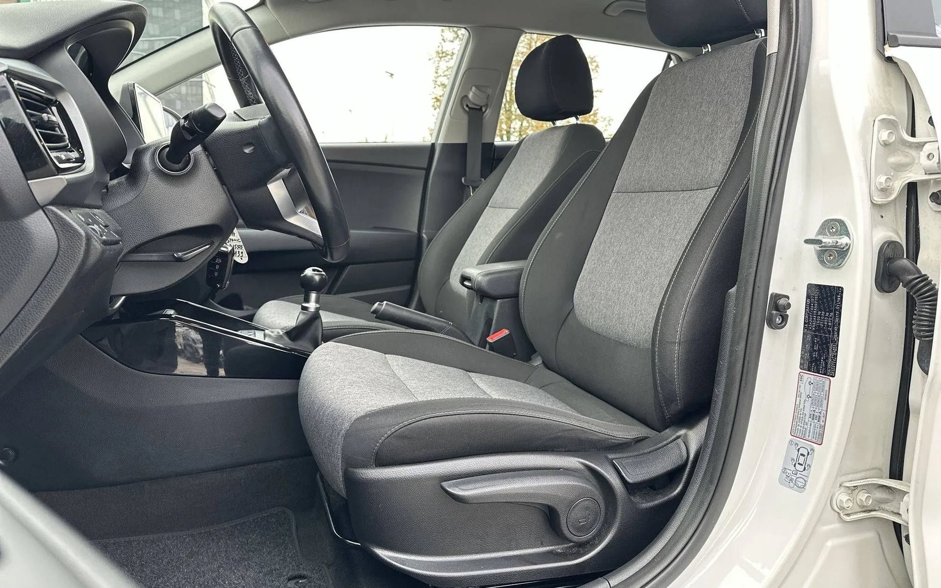 Notranja slika - KIA Stonic - 1.2 DPI LX Urban ISG - 10