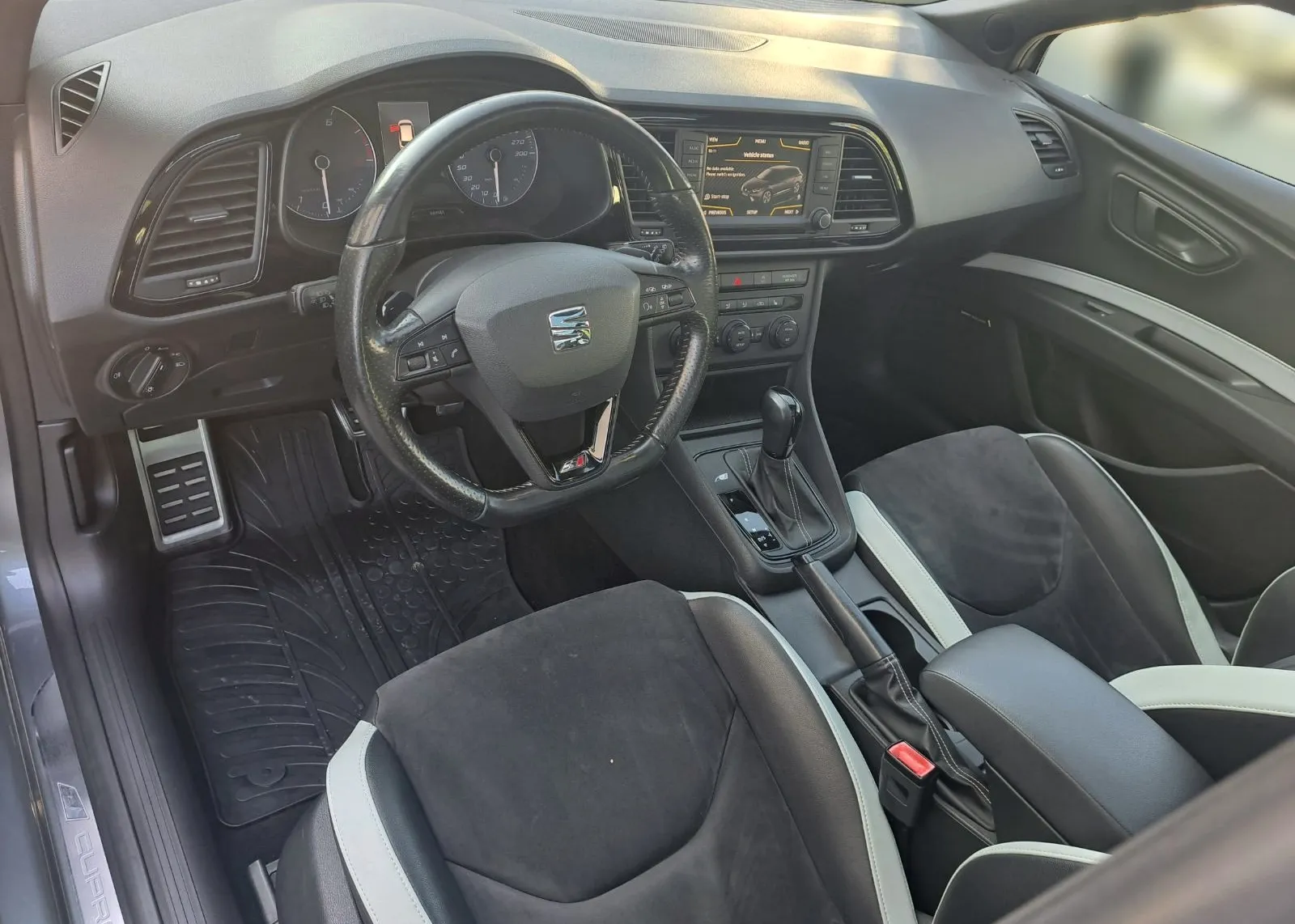 Notranja slika - Seat Leon - ST 2.0 TSI Cupra DSG-PERFORMANCE PAKET-SLOV AVTO - 9