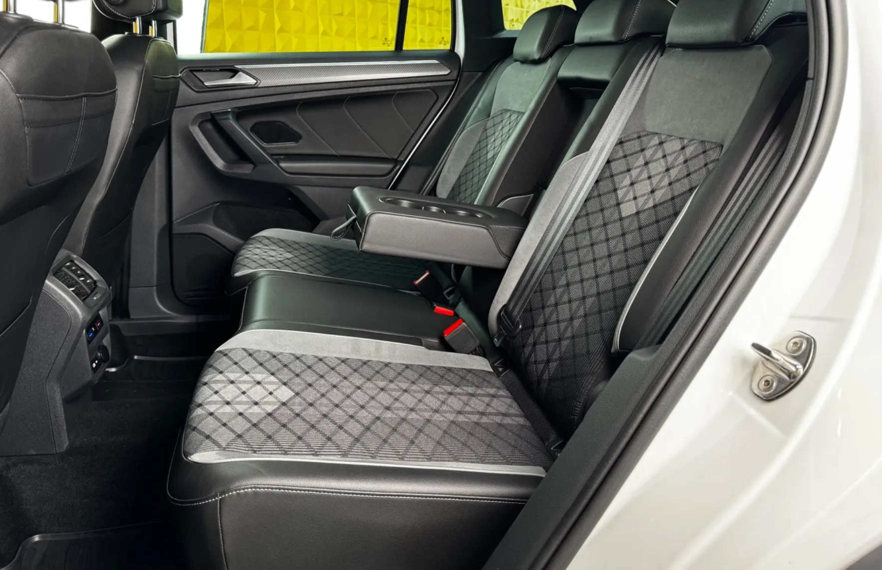 Zunanja slika - VW Tiguan - 2.0 TDI 4MOT-R Line-iQ LED-HEADUP-VIRTUAL-KEYLESS - 17