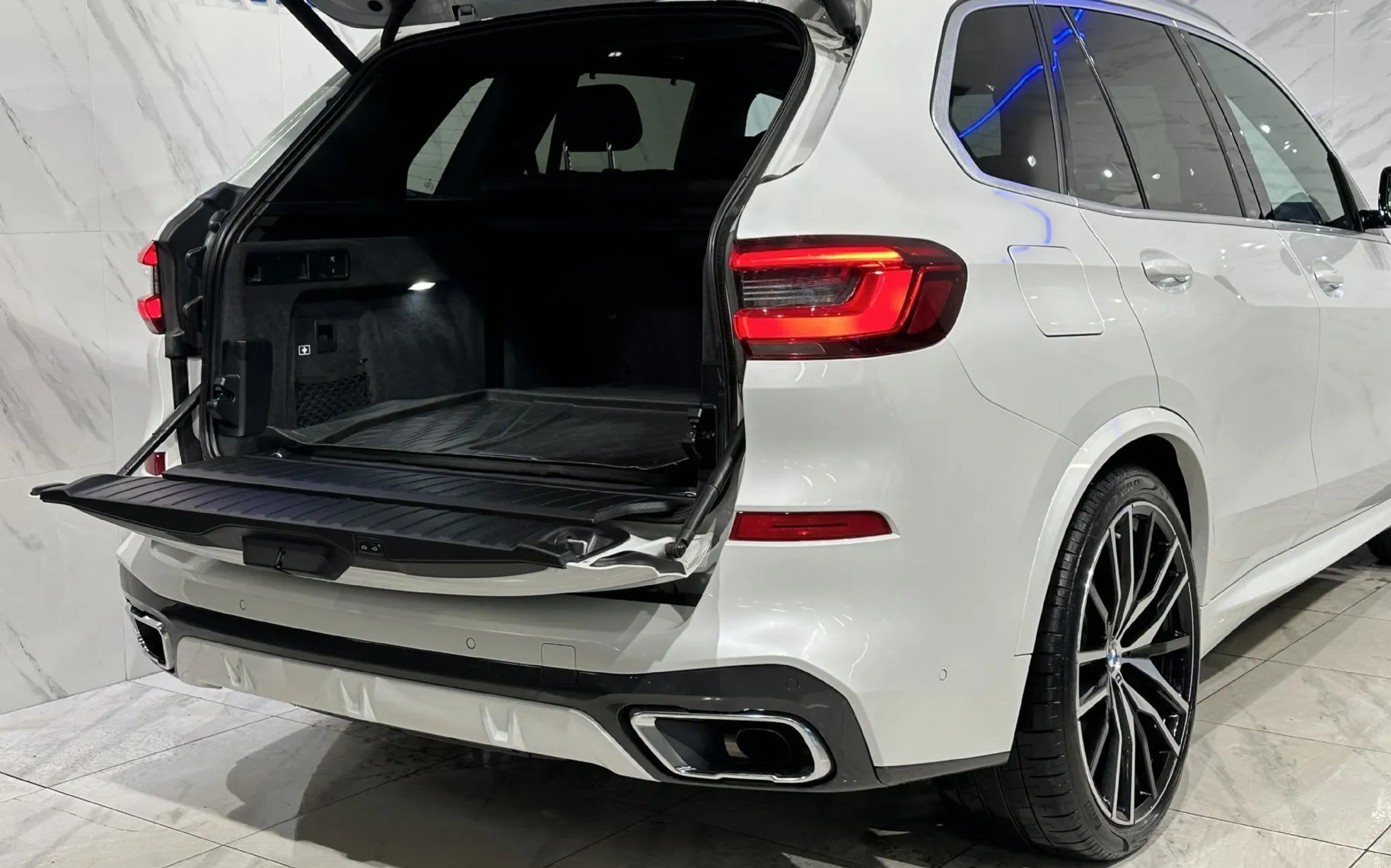 Notranja slika - BMW serija X5: - xDrive30d|M|Laser|Zračno|SoftC|SkyL|Hlaj|Masaža| - 7