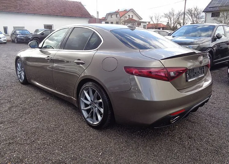 Zunanja slika - Alfa Romeo Giulia - 2.2 JTDm 180HP AUTOMATIC- SLOVENSKA -VSI SERVISI - 4