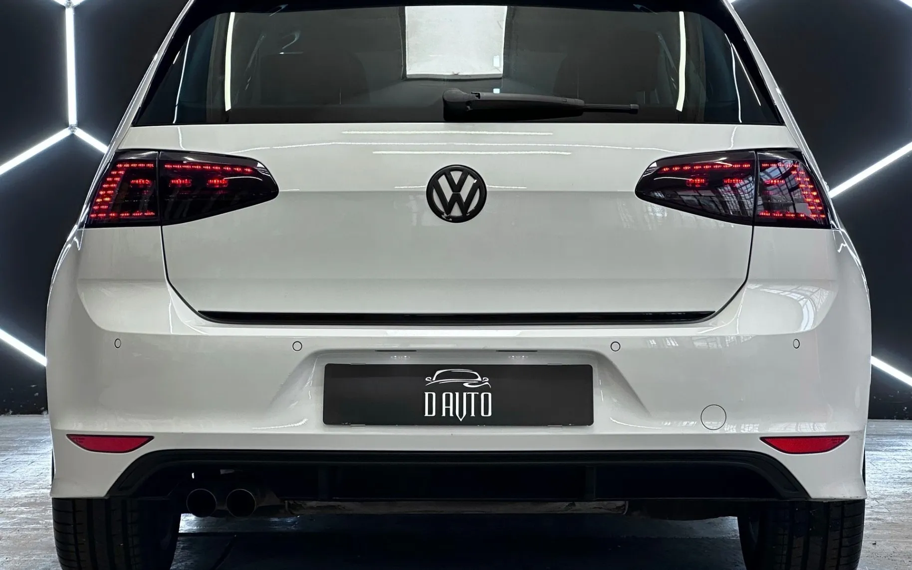 Notranja slika - VW Golf - 2.0 TDI R LINE+PANORAMA+LED+NAVI+GRETJE SEDEZEV... - 7