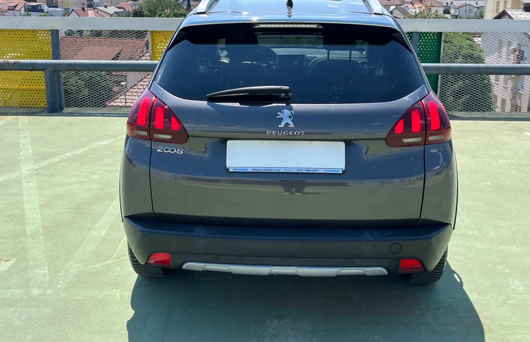 Zunanja slika - Peugeot 2008 - 1.2 PureTech 130Allure XEN.NAVI.PDC SAMO 69.000KM - 5