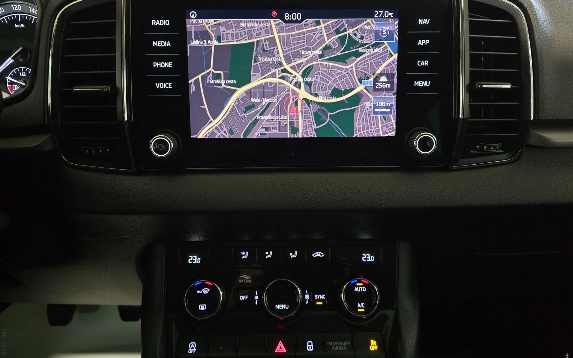Notranja slika - Škoda Karoq - 1.6 TDI Ambition - 15
